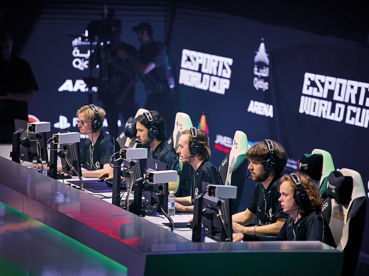 Два игрока по Dota 2 отстранены от Esports World Cup из-за подозрений в подстановочных матчах