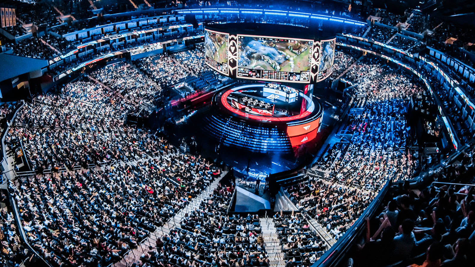 Новая эра киберспорта: глобальные изменения на профессиональной сцене League of Legends