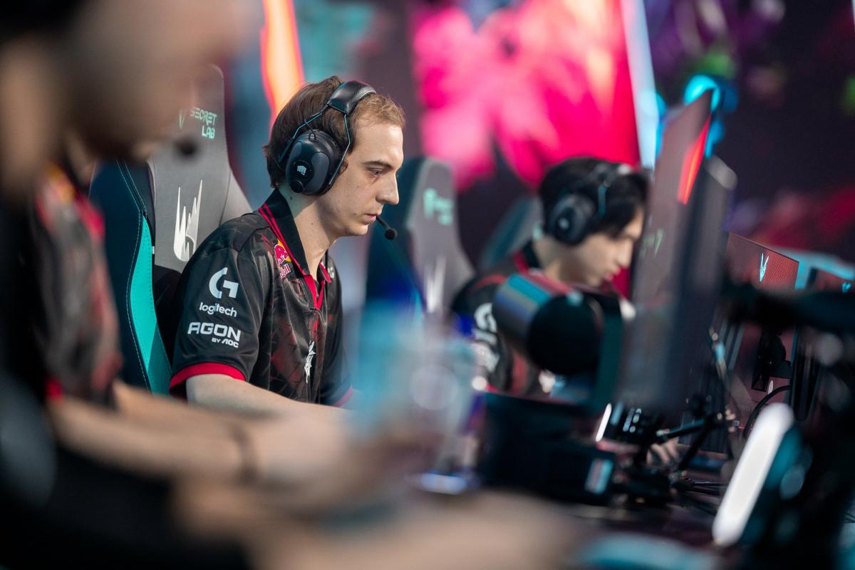 G2 оказалась на грани вылета после разгрома от Top Esports в третьем раунде