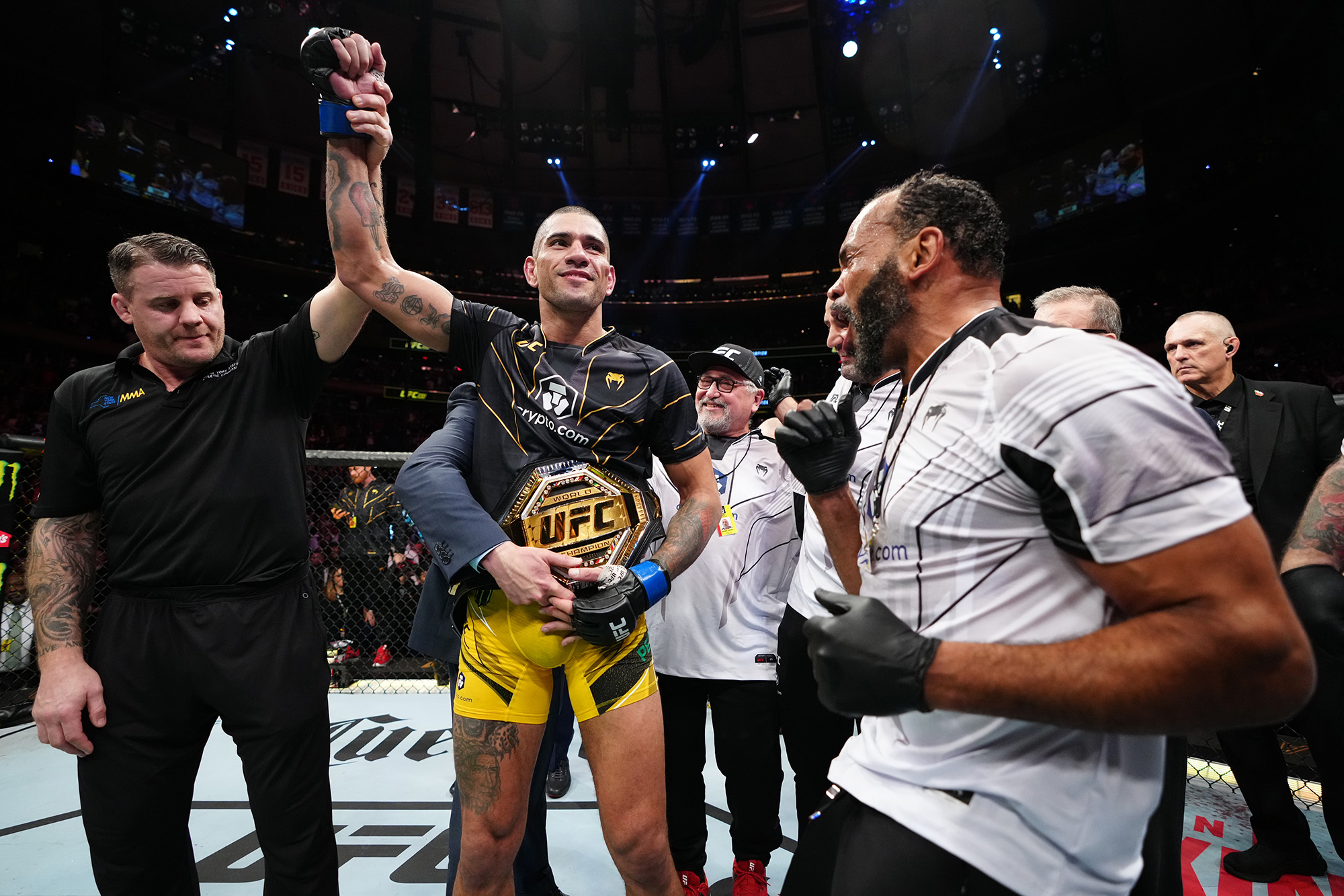 Алекс Перейра намерен покинуть тяжелый вес после турнира UFC 335
