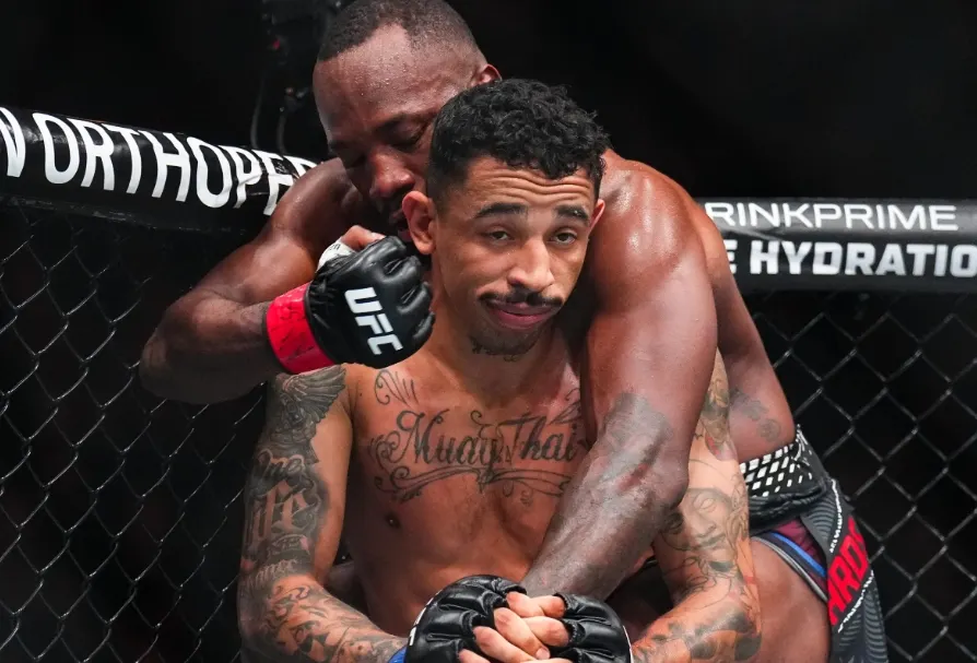 Маικл Моралес жестко обратился к Карлосу Пратесу накануне турнира UFC 336