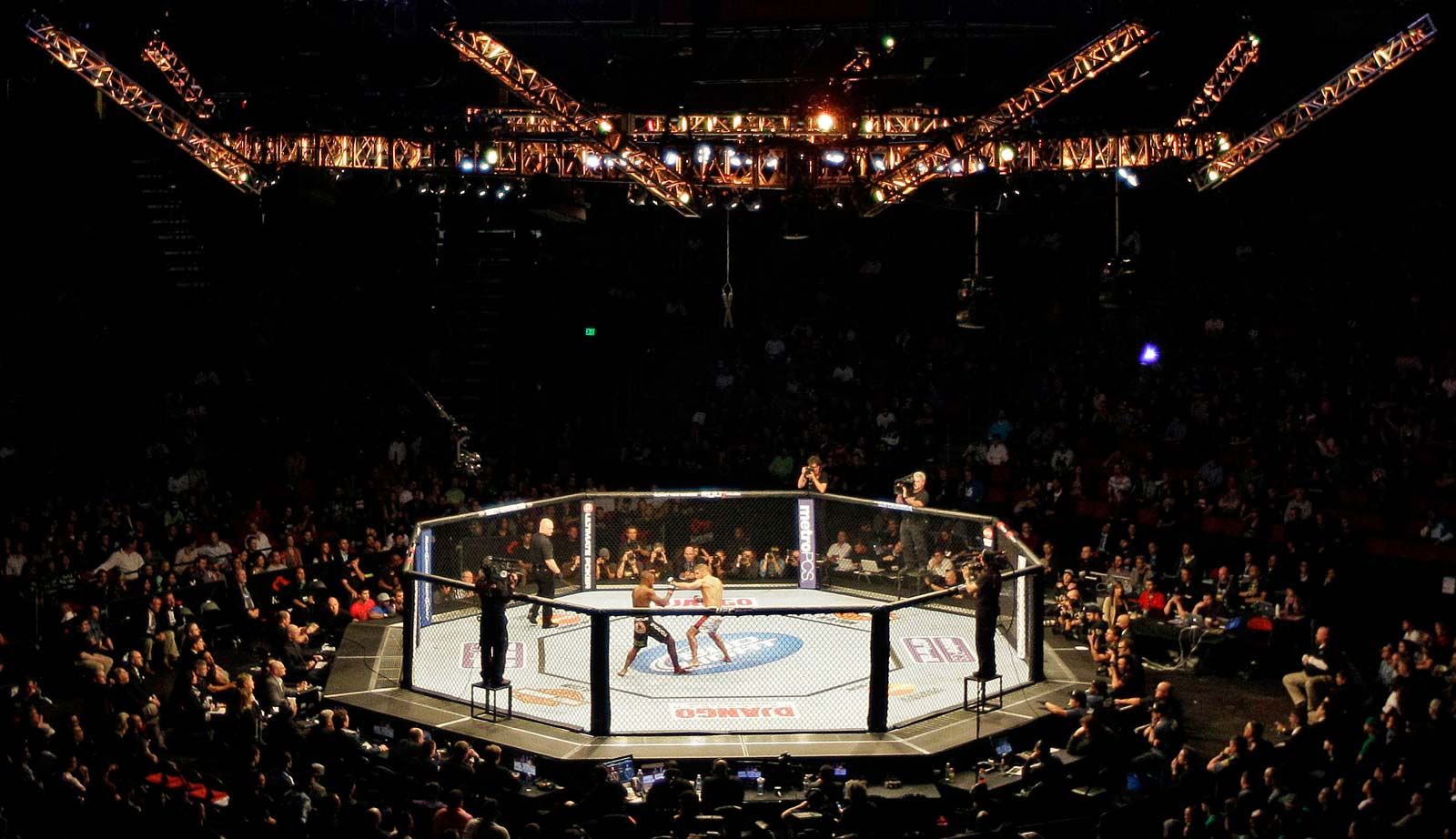 В UFC анонсировали интригующий бой молодых полутяжеловесов на декабрь