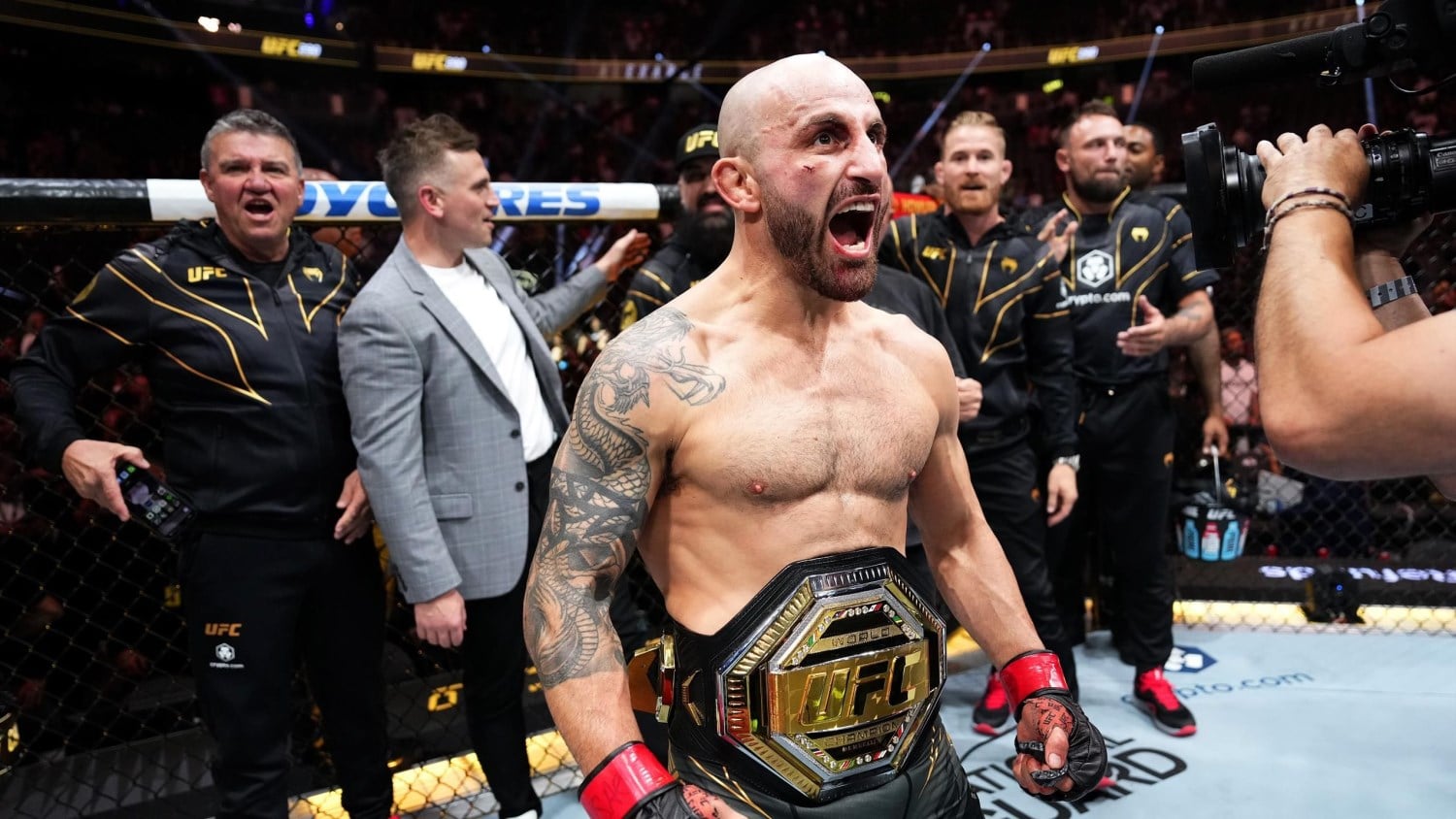 Александр Волкановски завершает подготовку к защите титула на UFC 333
