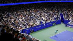 Блогеры на трибунах: приглашение 100 инфлюенсеров на US Open вызвало скандал из-за нарушения теннисного этикета